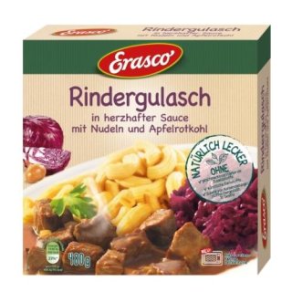 Erasco Rindergulasch in herzhafter Sauce mit Nudeln und Apfelrotkohl